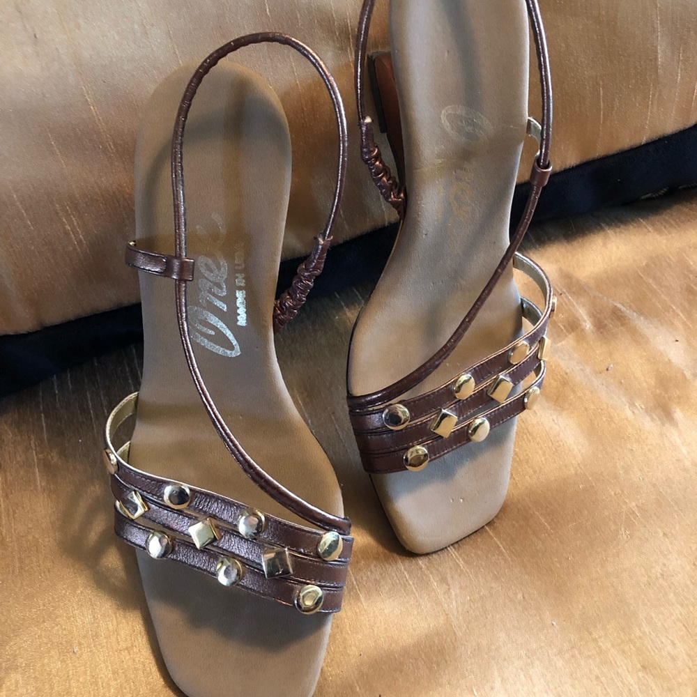 Bronze wedge like heel